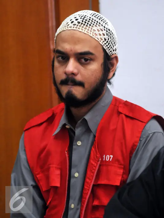 Bintang sinetron Rio Reifan ketika menjalani sidang lanjutan kasus narkoba di PN Jakarta Selatan, Senin (29/6/2015). Rio ditangkap pada 8 Januari lalu di dekat Apartemen Kalibata City, Jaksel. (Liputan6.com/Panji Diksana)