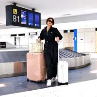 Meski kerap bolak-balik Jakarta-Sydney Acha Septriasa mengaku takut saat naik pesawat. Sekedar informasi, setelah menikah dengan Vicky Prasetyo tujuh tahun silam, Acha mendampingi suami di Sydney, Australia. [Instagram/septriasaacha]