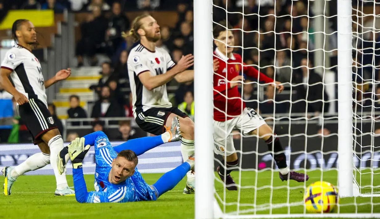 Alejandro Garnacho sukses menjadi pahlawan Manchester United. Golnya di menit akhir memastikan kemenangan 2-1 Setan Merah atas Fulham. (AP/Leila Coker)