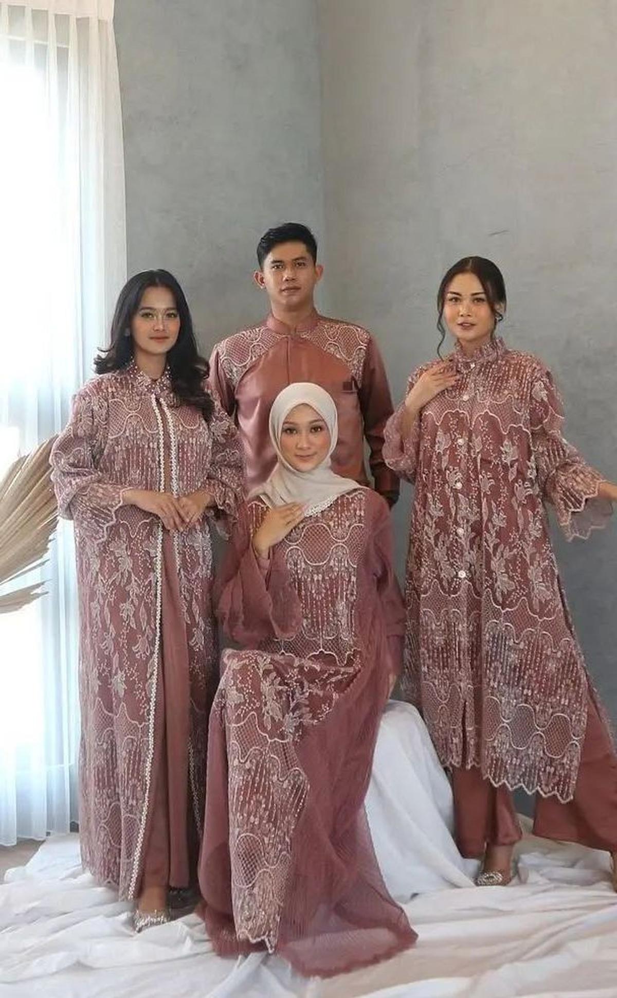 15 Rekomendasi Baju Lebaran Couple 2024, Tampil Trendy dan Kompak