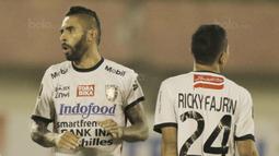 1. Demerson Bruno (Bek) - Pemain asal Brasil ini sangat disiplin dalam menjaga pergerakan lawan. Gol penentu dari tandukan kepalanya ke gawang Sriwijaya FC di Semifinal, perlu diwaspadai Persija pada laga final nanti. (Bola.com/M Iqbal Ichsan)