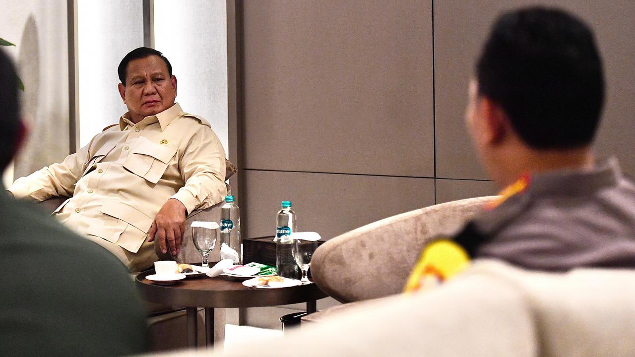 Tiba di Tanah Air Usai Lawatan ke Mesir, Prabowo Langsung Rapat Terbatas Bahas Natal dan Tahun Baru