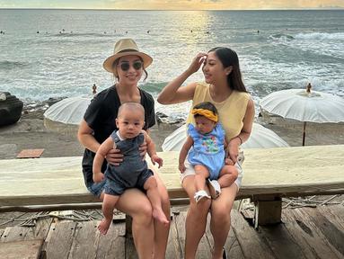 Lewat unggahan Instagram pribadinya, Nikita Willy punya alasan khusus memilih Bali. Ia sengaja menjauhi polusi udara dengan berada di Pulau Dewata. Selama satu bulan penuh, Nikita Willy bareng baby Izz juga sang suami bakal menghabiskan waktu di Bali. (Liputan6.com/IG/@nikitawillyofficial94).