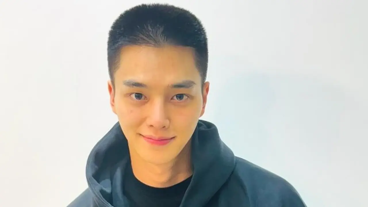 Song Kang Pamer Rambut Pendek dan Tulis Pesan Menyentuh untuk Fans Sebelum Masuk Wamil Sore Ini (instagram.com/songkang_b)