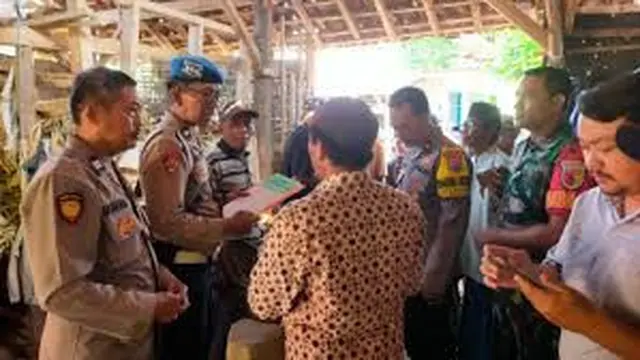 Polisi Lakukan olah TKP di kandang sapi tempat pertama kali jenazah korban ditemukan tergantung (Istimewa)