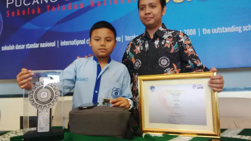 Siswa SD Surabaya Perancang Secure Bag Sabet ICT Award 2015