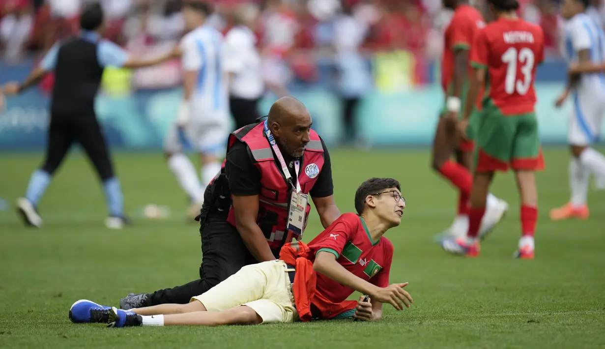 Kekalahan tersebut membuat pasukan Javier Mascherano menempati peringkat ketiga lantaran di laga lainnya Irak sukses menundukkan Ukraina 2-1. (AP Photo/Silvia Izquierdo)