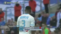 Video tekel brutal Nicolas Nkoulou pemain Marseille terhadap pemain St Etienne di ganjar kartu merah oleh wasit.