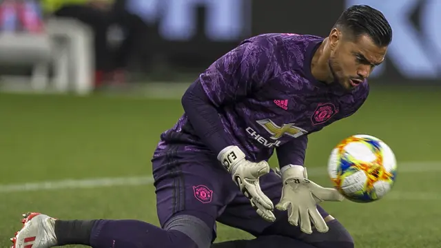Foto: 5 Pemain Bintang Liga Inggris yang Kini Berstatus Tanpa Klub, termasuk Sergio Romero dan Gary Cahill