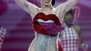 Penyanyi Amerika Miley Cyrus kerap memakai kostum super mini dan seksi ketika di atas panggung. (Bintang/EPA)