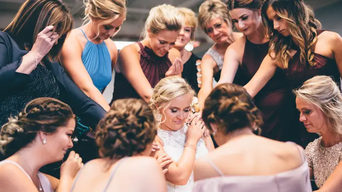 Busana pernikahan sesuai zodiak