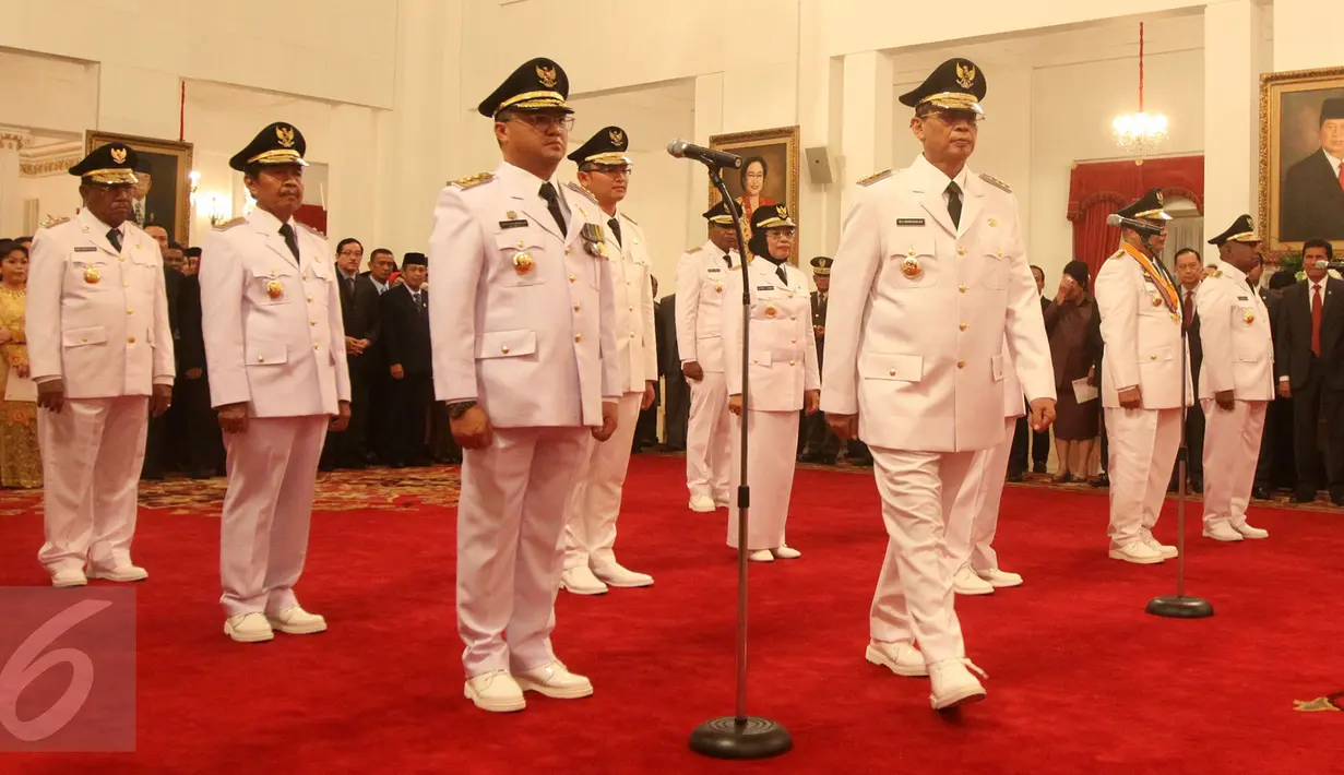 Suasana pelantikan lima Gubernur dan Wagub baru di Istana Negara, Jakarta, Jumat (12/5). Kelima kepala daerah yang dilantik adalah Banten, Gorontalo, Sulawesi Barat, Bangka Belitung, dan Papua Barat. (Liputan6.com)