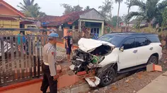 Detik-Detik Fortuner Ditumpangi Anggota DPRD Oleng lalu Hantam Pagar
