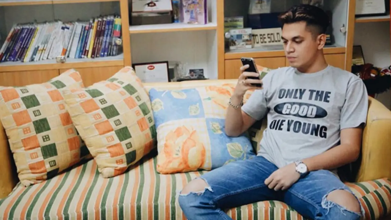  Kevin Julio Penasaran dengan Gerhana Matahari