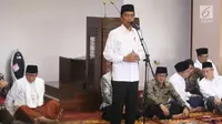 Presiden Joko Widodo memberi sambutan saat pembagian sertifikat tanah wakaf di Masjid Raya Bani Umar, Tangerang Selatan, Jumat (22/2). Jokowi membagikan 351 sertifikat tanah wakaf untuk musala, tempat pendidikan dan pesantren. (Liputan6.com/Angga Yuniar)