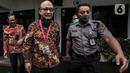 Penyidik KPK Novel Baswedan usai memneuhi panggilan penyidik Komisi Kejaksaan di Jakarta, Kamis (2/7/2020). Novel Baswedan memberikan keterangan terkait aduan masyarakat terhadap penuntut kasus penyerangan air keras pada 2017. (Liputan6.com/Johan Tallo)