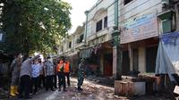 Bupati Banjarnegara, Budhi Sarwono bersama Forkopimda meninjau Pasar Sayur Banjarnegara yang terbakar. (Foto: Liputan6.com/Humas Pemkab BNA)