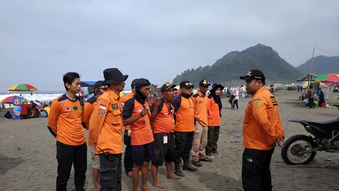 Pencarian korban tenggelam di Pantai Suwuk, Tambakmulyo, Puring, Kebumen. (Foto: Liputan6.com/Basarnas/Muhamad Ridlo)