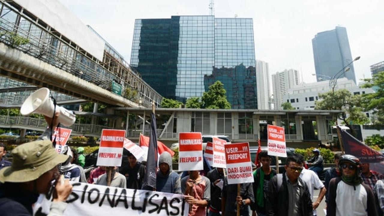 Tuntut nasionalisasi, aktivis geruduk kantor Freeport