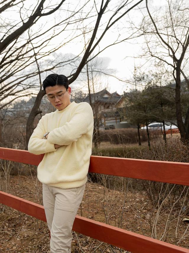 7 Pesona Jang Hansol, YouTuber Korea Roemit yang Dikenal Medok