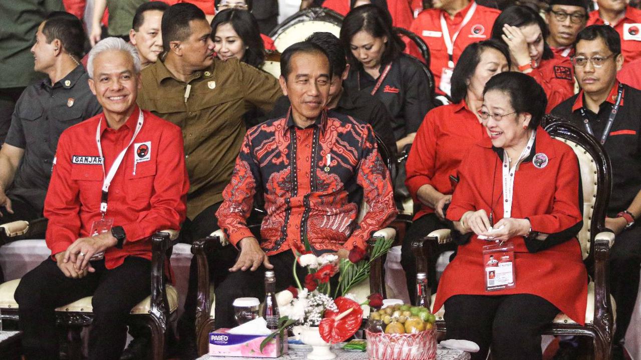 <b>Kemesraan Jokowi dan Megawati di Rakernas PDIP</b>