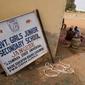 Polisi awalnya mengatakan 317 gadis diculik dalam penggerebekan oleh ratusan pria bersenjata di Sekolah Menengah Gadis Pemerintah di desa terpencil Jangebe [Kola Sulaimon / AFP]