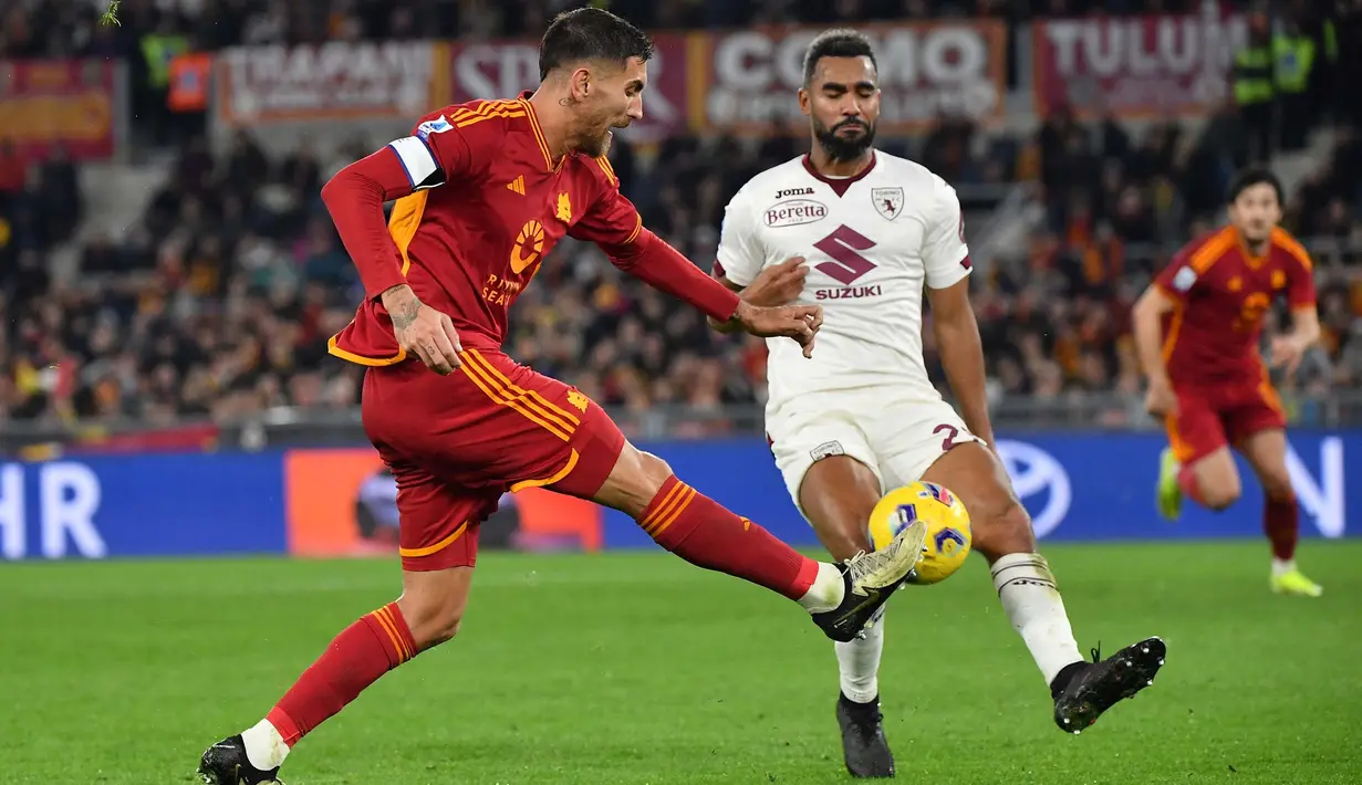Di babak kedua, Torino mencoba bermain menyerang dan berhasil menyarangkan dua gol ke gawang Roma. Dua gol Torino dicetak masing-masing oleh Duvan Zapata pada menit ke-44 dan gol bunuh diri Dean Huijsen (88). (Tiziana FABI/AFP)