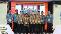 Setelah melewati seleksi yang ketat dan mengalahkan jutaan peserta dari seluruh Indonesia, empat player esports telah resmi terpilih untuk mewakili Tanah Air di ajang bergengsi FIFAe World Cup 2024 eFootball. (Muhamad Luthfi Ma'ruf/Bola.com)