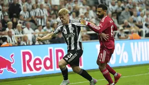 Lewis Hall Masuk Bidikan Manchester United Saat Newcastle Bergejolak