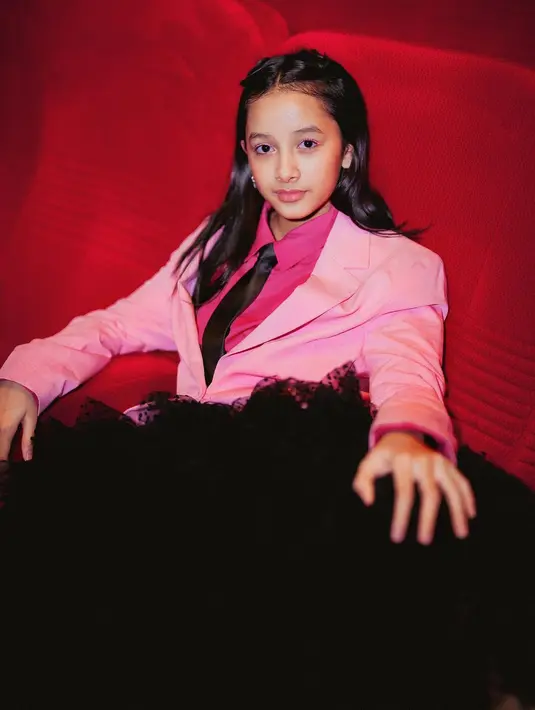 Sekarang, Widuri berkecimpung di dunia hiburan sebagai aktris dan penyanyi, sekaligus penulis lagi. Foto: Instagram.