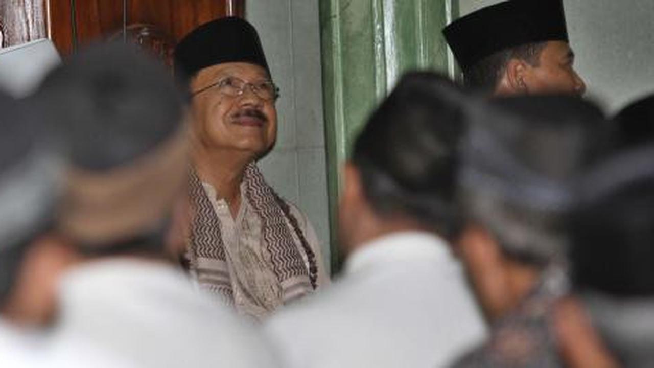 Foke ucapkan selamat kepada Rhoma Irama