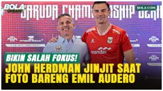 Momen Unik John Herdman: Jinjit Saat Berdiri di Samping Emil Audero
