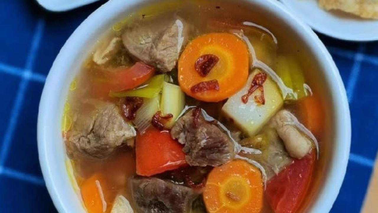 Ilustrasi Sop Daging Sapi Kuah Bening