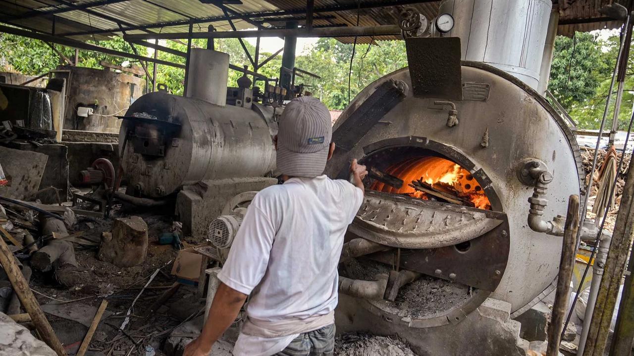 FOTO: Kenaikan Harga Kedelai Tekan Produksi Tahu di Jawa Timur