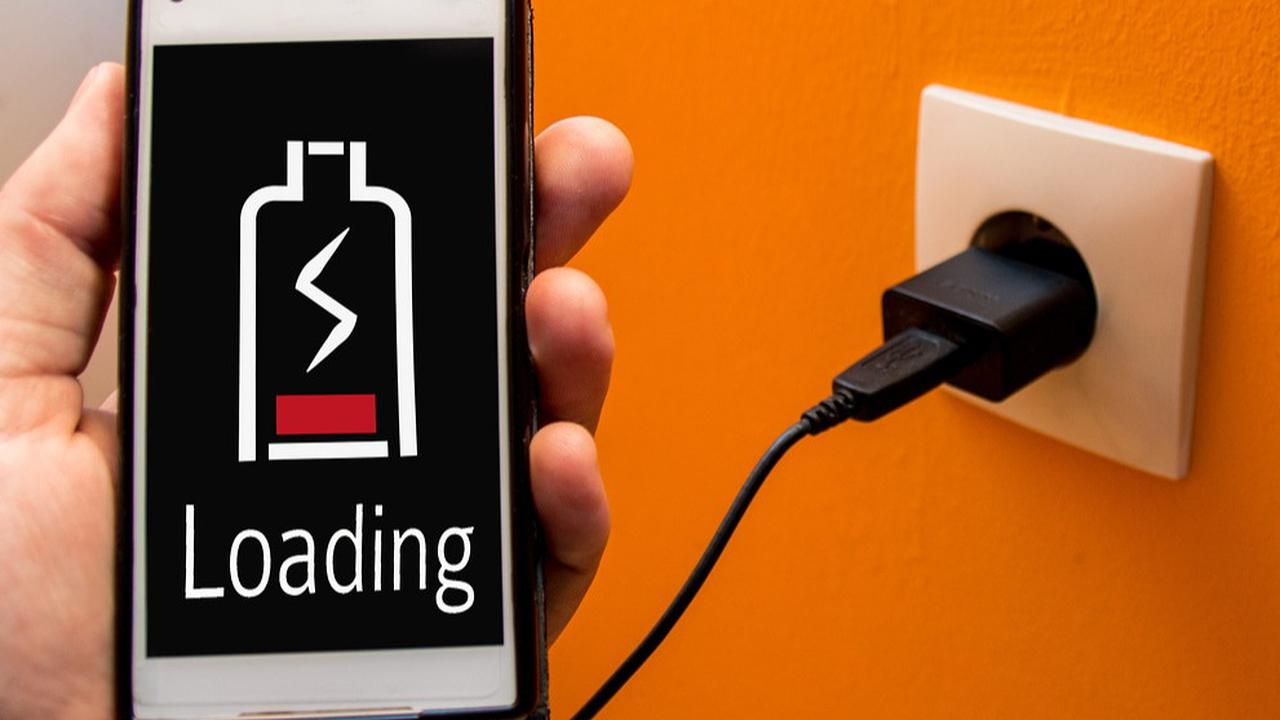 6 Bahaya Charger Hp Tidak Dicabut, Tingkatkan Risiko Kebakaran