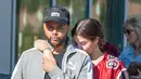 Dilansir dari HollywoodLife, Abel benar-benar selalu ada untuk Selena Gomez dan akan mendonorkan ginjal untuknya. (HollywoodLife)