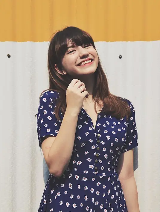 Meski berpenampilan girly, namun bukan bearti wanita yang akrab disapa Casy selalu hadir dengan busana glamor nan mewah. Terbukti, dalam kesehariannya gaya Cassy bisa disebut simple namun memesona. (Instagram/cassandraslee)