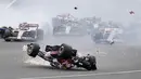 F1 GP Inggris diwarnai dengan kecelakaan horor yang menimpa pembalap Alfa Romeo, Zhou Guanyu di tikungan pertama. (AP/Frank Augstein)