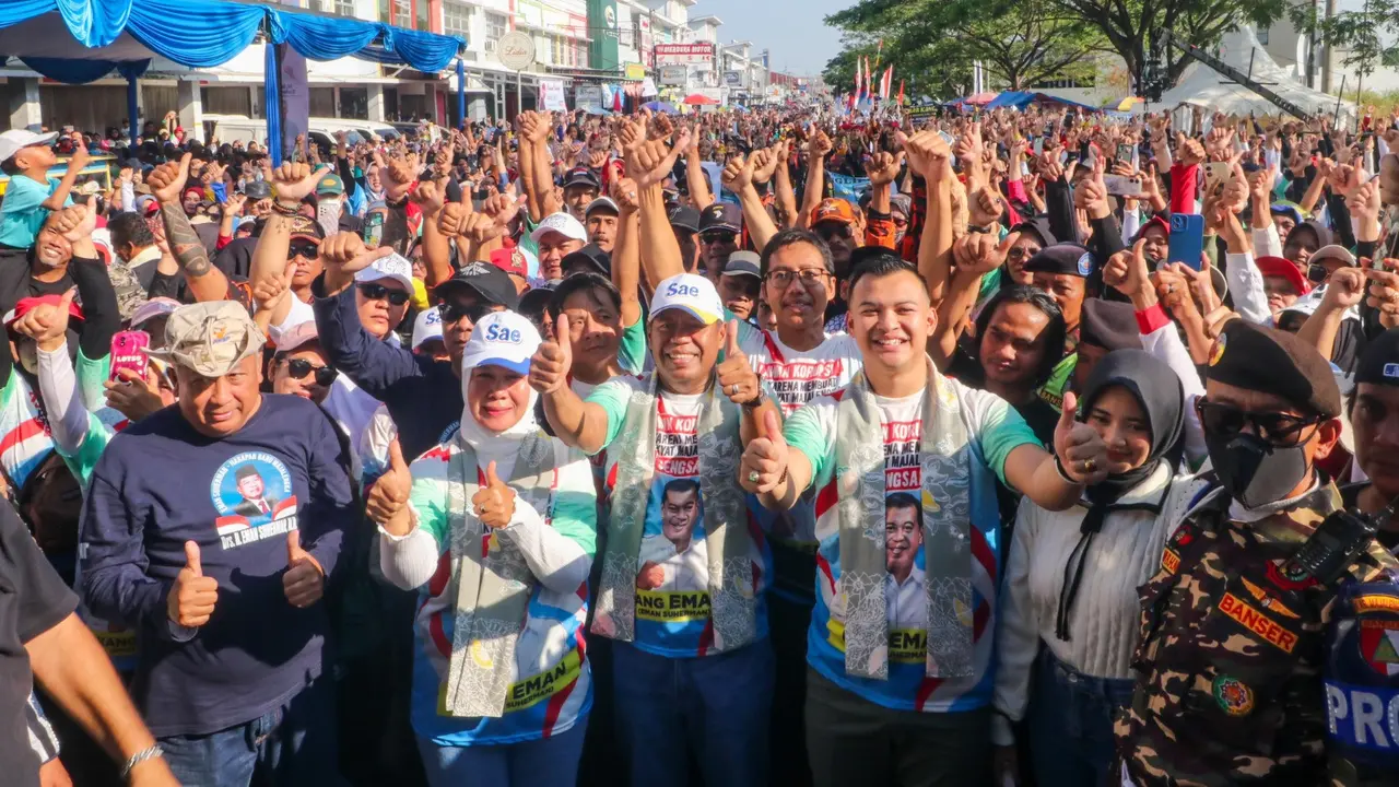 Bakal Calon Bupati (Bakal Cabup) Majalengka Eman Suherman menghadiri gelaran pesta rakyat bertajuk 'Lawan Korupsi Karena Membuat Rakyat Majalengka Sengsara Menuju Majalengka Langkung Sae'.