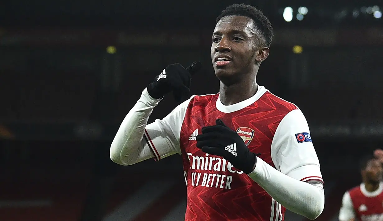 Striker Arsenal, Eddie Nketiah, merayakan gol yang dicetaknya ke gawang Dundalk pada laga lanjutan Liga Europa 2020/2021 di Emirates Stadium, Jumat (30/10/2020) dini hari WIB. Arsenal menang 3-0 atas Dundalk. (AFP/Glyn Kirk)
