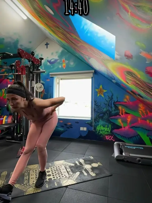 Potret Sharena Delon Bersih-bersih Rumah Tanpa ART