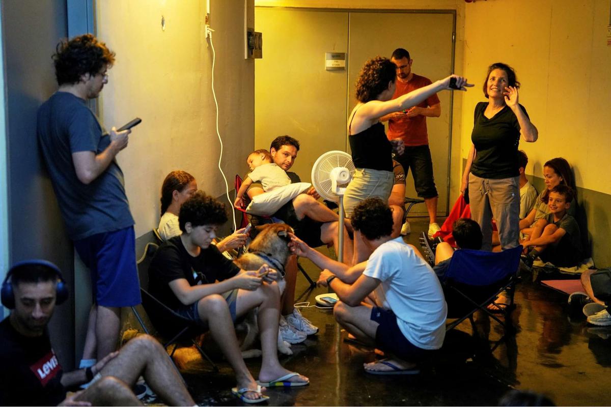 Warga Israel Ketakutan Saat Tel Aviv Dihujani Ratusan Rudal Balasan Iran