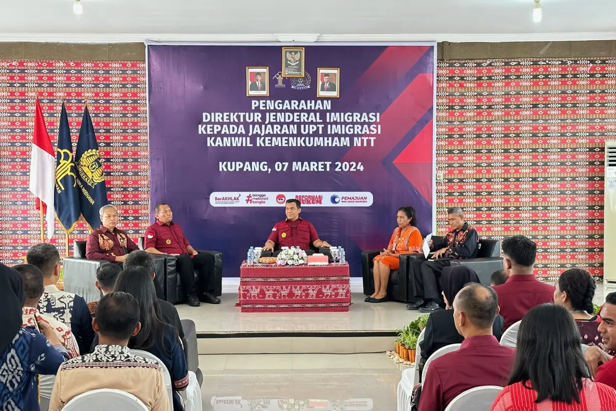 Direktur Jenderal (Dirjen) Imigrasi Silmy Karim menangkap aspirasi jajarannya selama mengadakan kunjungan kerja ke Kupang, Nusa Tenggara Timur (NTT) (Istimewa)