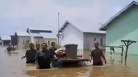 Tingginya intensitas hujan membuat banjir di Provinsi Riau kian meluas.