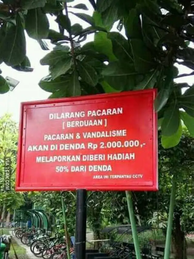 7 Pemberitahuan Nyeleneh di Taman Wisata Ini Bikin Senyum Nyengir