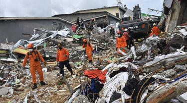 Evakuasi Korban Gempa Mamuju Tetap Dilanjutkan