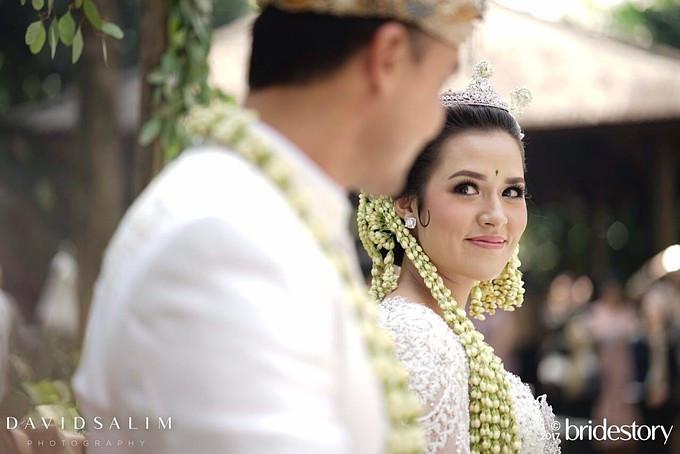 Foto pernikahan Raisa dan Hamish Daud (Facebook/Bridestory Indonesia)