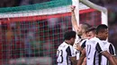 Bek Juventus, Leonardo Bonucci melakukan selebrasi usai mencetak gol ke gawang Lazio pada pertandingan Finla Coppa Italia di stadion Olimpico, Roma, (18/5). Juventus menang atas Lazio dengan skor 2-0. (AFP Photo/Filippo Monteforte)