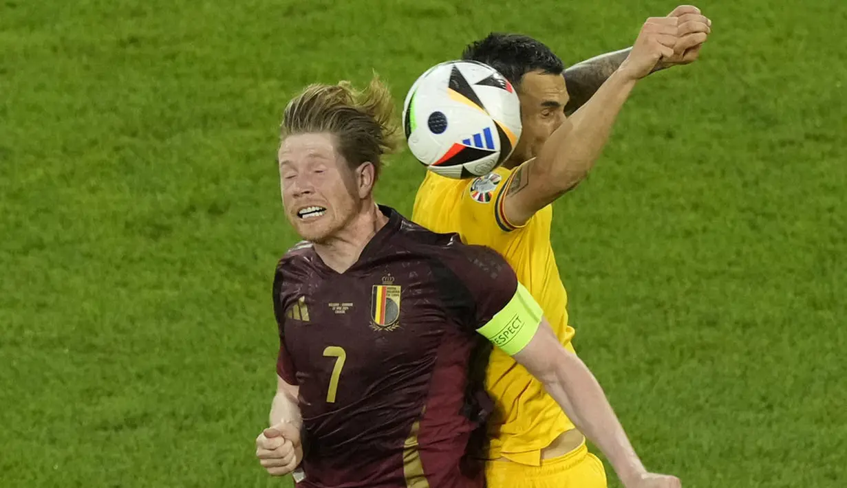 Kevin de Bruyne tampil spartan membawa Belgia menang dua gol tanpa balas. Pemain City itu jadi motor permainan De Rode Duivels. (AP Photo/Frank Augstein)