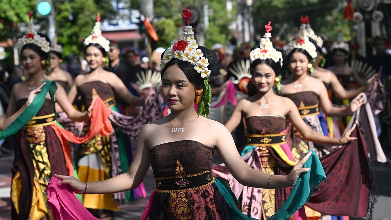 FOTO: Ribuan Seniman Meriahkan Pembukaan Pesta Kesenian Bali 2026